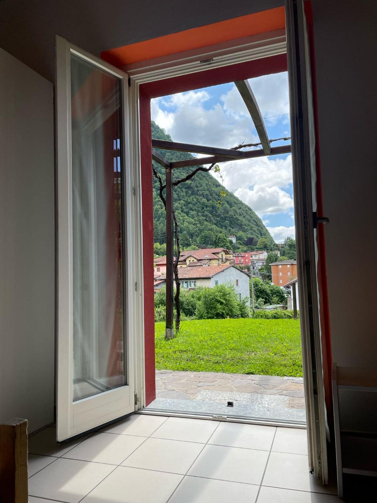 Ostello Casa Rossa Laveno-Mombello Luaran gambar