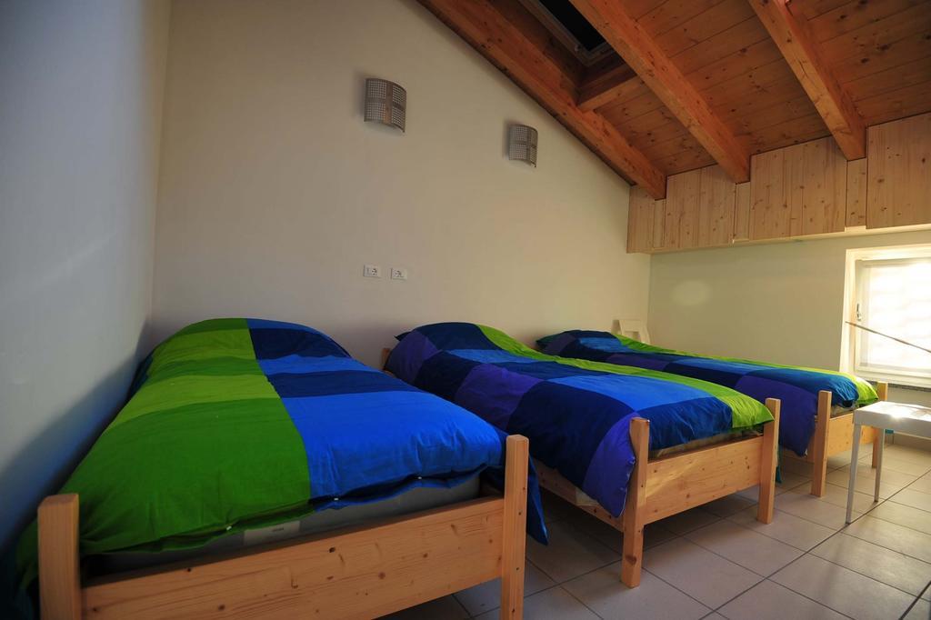 Ostello Casa Rossa Laveno-Mombello Bilik gambar