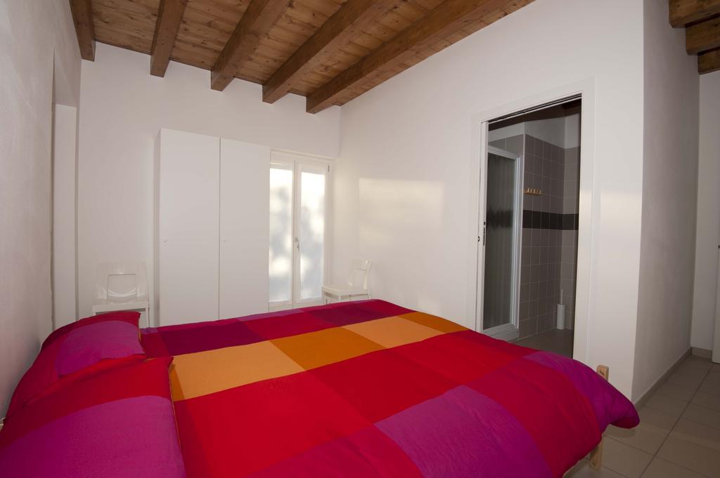 Ostello Casa Rossa Laveno-Mombello Bilik gambar