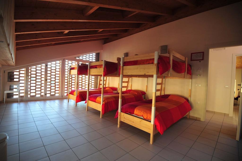 Ostello Casa Rossa Laveno-Mombello Bilik gambar