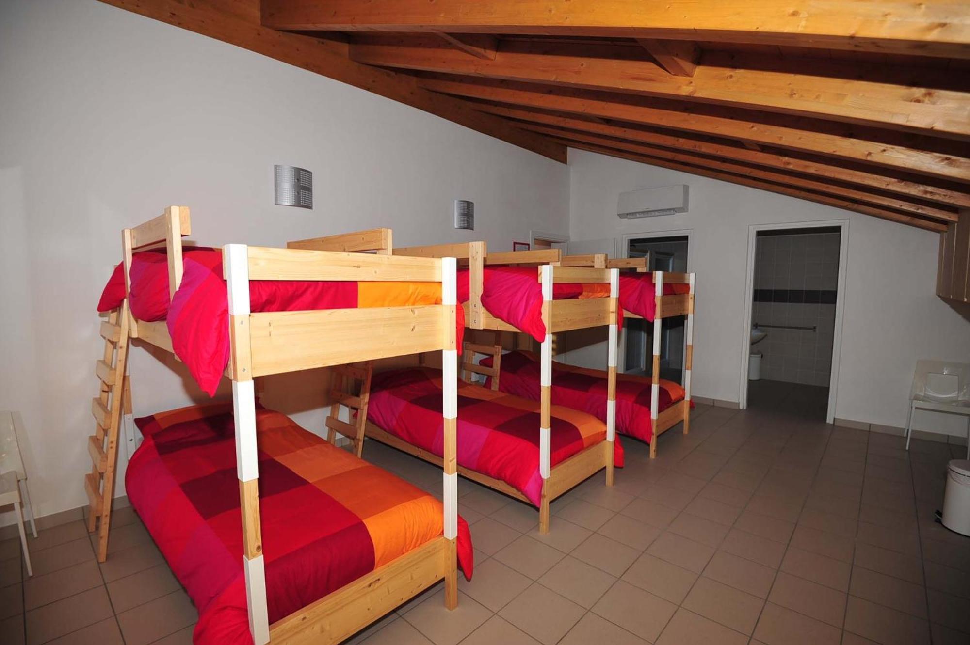 Ostello Casa Rossa Laveno-Mombello Luaran gambar